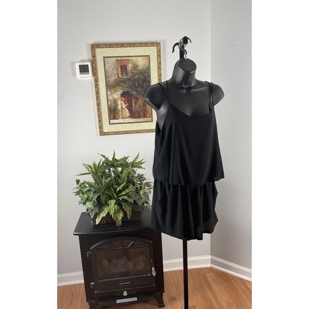 Fab'rik‎ black lined Sleeveless Romper Med Spaghetti Straps Keyhole In The Back
